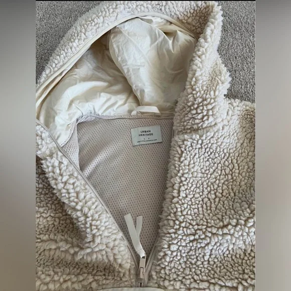 Urban Heritage Beige Sherpa Jacket – Size Small (Oversized Fit) - Picture 5 of 9